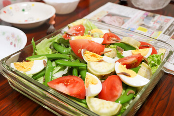 トマトと卵と豆の野菜サラダ