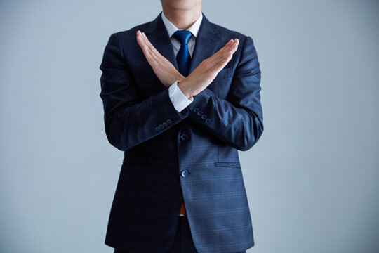 スーツを着てNGサインする男性　Business