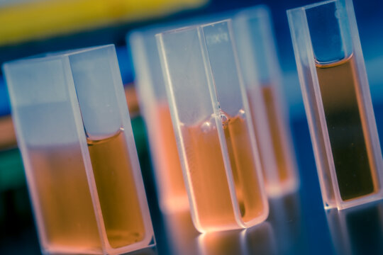 Light-sensitive reactions: Protect light-sensitive samples during phot