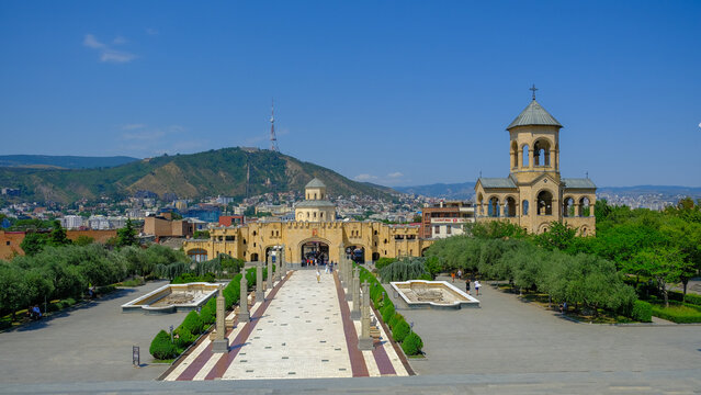 The Holy Trinity Cathedral of Tbilisi: A Stunning Example of Georgian Orthodox Church Architecture, Divine Splendor 
