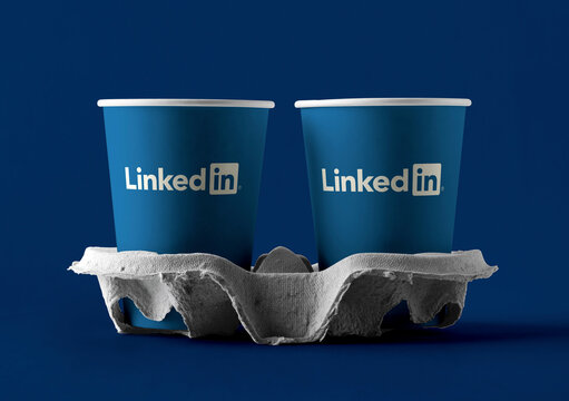 LinkedIn Logo Kaffee Becher Tisch