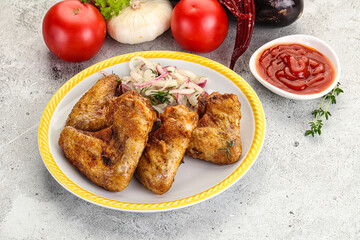 Grilled chicken wings with sauce