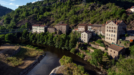 Village pittoresque de Monistrol d'Allier dans le département de la Haute-Loire en France en été...