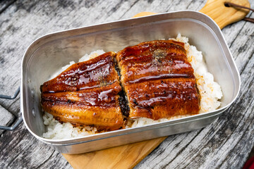 山やキャンプで調理するアウトドアごはん・山ごはん【うなぎの蒲焼】