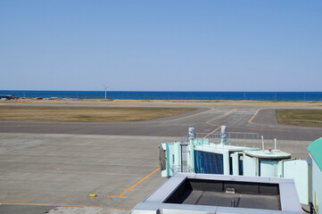 稚内空港の展望デッキから眺める空港施設