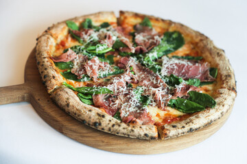 Pizza with prosciutto and basil