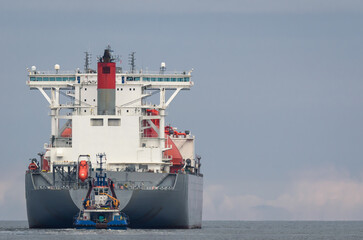 LNG TANKER - A ship with a cargo of gas on sea - obrazy, fototapety, plakaty