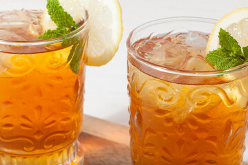 iced tea with lemon