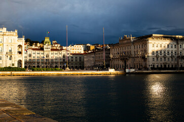 Obraz premium trieste seafront at sunset after heavy rain