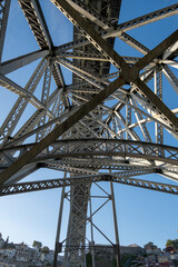 Naklejka premium Whispers of the Douro: Bridges that intertwine the heart of Porto, capturing its essence in each arch and reflection.