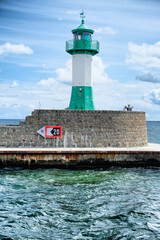 Schiff, Meer, Ostsee, Nordsee, Leuchtturm, Tr&uuml;b, Wasseroberfl&auml;che, Wellen, Urlaub, Ferien, Ferienhaus, Ferienwohnung, Hotel, Unterkunft, Verpflegung, Entspannung, Seebr&uuml;cke, Binz, R&uuml;gen, Schifffahrt