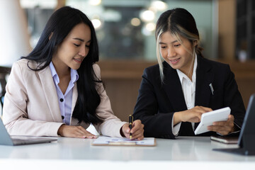 Colleagues working together in the office. Businesswoman discussing with colleagues at work about work and presenting ideas for starting a new business project.