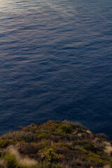 pedacito de costa entrando en el mar