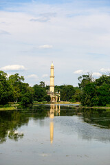 Obraz premium mosque in the park Minaret