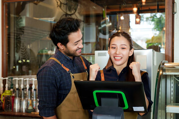 Indian man pointing at screen at take-out machine, showing girlfriend ordering There are many orders at the coffee shop today. Gently caress the head of your lover with love.