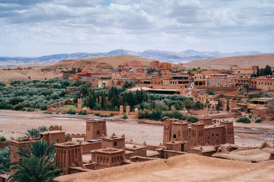 Ait Ben Haddou: UNESCO World Heritage site in Morocco, a breathtaking kasbah village showcasing ancient mud-brick architecture against stunning desert backdrop. High quality photo
