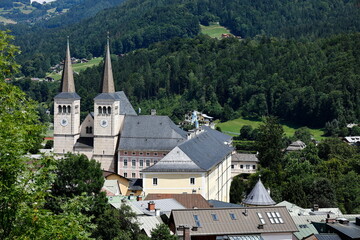 Fototapeta na wymiar Blick auf die Stiftskirche in Berchtesgaden