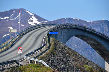 Die Storseisund-Brücke an der Atlantikstraße in Norwegen 