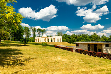 Geschichtliche Entdeckungstour zum Beinhaus von Douaumont vor den Toren der Stadt Verdun - Grand Est - Frankreich