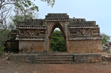 Obraz premium Mayan ruins, entrance arch to the labná region