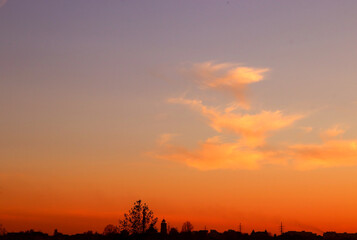 Fototapeta na wymiar A city skyline against a colorful sunset.