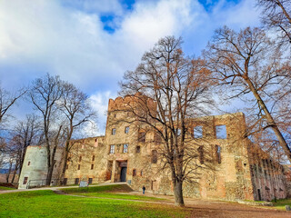 Fototapeta premium A low angle shot of the Kamieniec Zabkowicki palace in Poland
