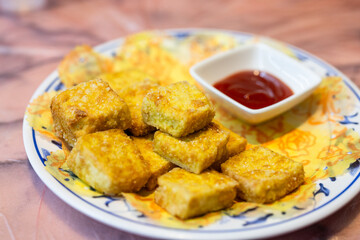 Deep fry crispy tofu with tomato sauce