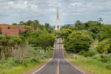Ponte de Porto Alencastro, sobre o rio Paranaíba, rodovia BR 497, divisa entre os Estados de Minas Gerais e Mato Grosso do Sul, Brasil