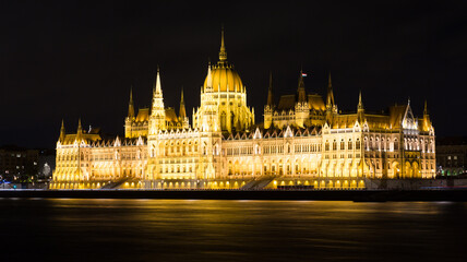 Obraz premium Notable landmark of Hungary - Parliament Building in Budapest at night lights