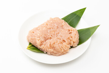 白背景に鶏肉のミンチ