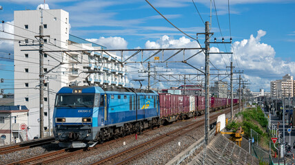 Fototapeta na wymiar 貨物列車と機関車