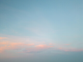 Fototapeta premium Experience the ethereal beauty of pink-hued clouds, painting the sky with their soft, rosy glow. These captivating formations promise serenity, turning ordinary sunsets into mesmerizing visual symphon