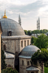 Şehzadeler T&uuml;rbesi, Sehzade sultan tomb near Aya Sophia with Sultan Ahmet mosque in the background, Istanbul, Turkiya