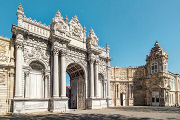 View of a gate at Dolme bahce palace in Istanbul, Turkey - obrazy, fototapety, plakaty