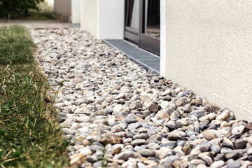 Drain Gravel Floor with Crushed Stones along Wall Building. French Drain for Storm Water Around House. Drainage Outdoor. - obrazy, fototapety, plakaty