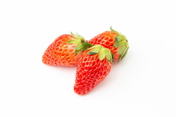 白背景に新鮮なイチゴ