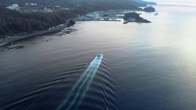 知床の遊覧船の空撮 | 北海道