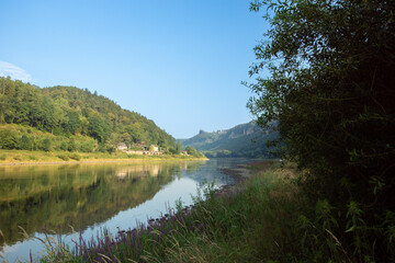 Fototapeta na wymiar the river Elbe near fortress Königstein