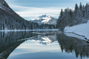 winter mountain lake  - obrazy, fototapety, plakaty