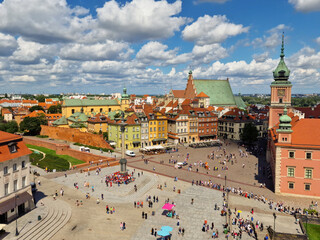 Warsaw, Poland  August 2, 2023: Royal Castle and Column Sigismund. Old town in Warsaw from the top of the tower. Poland - obrazy, fototapety, plakaty