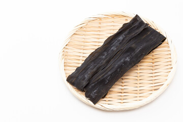 白背景に乾燥昆布