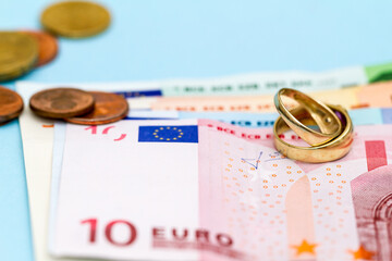 Wedding rings on Euro