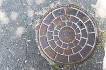 manhole cover in the street - obrazy, fototapety, plakaty