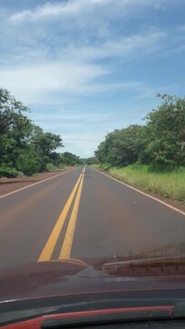 dirigindo na rodovia BR 497, na cidade de Paranaiba, Estado do Mato Grosso do Sul
