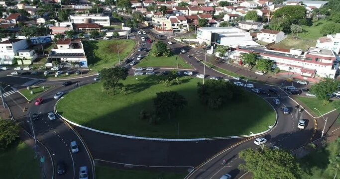 Londrina Paran&aacute; Brasil Tr&acirc;nsito rotat&oacute;ria Drone Aerial 4k Traffic cinematic shot