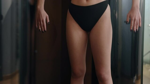 Spray tan, Bronzing technology, Tanning equipment. Apparatus administers tinting paint, ensuring woman's body gets immediate tan.