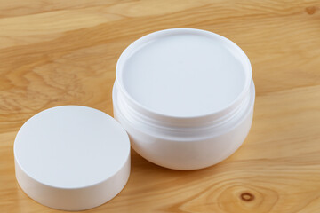 Good cosmetic packaging for cream containers Future cosmetic innovations can also be used for mockup