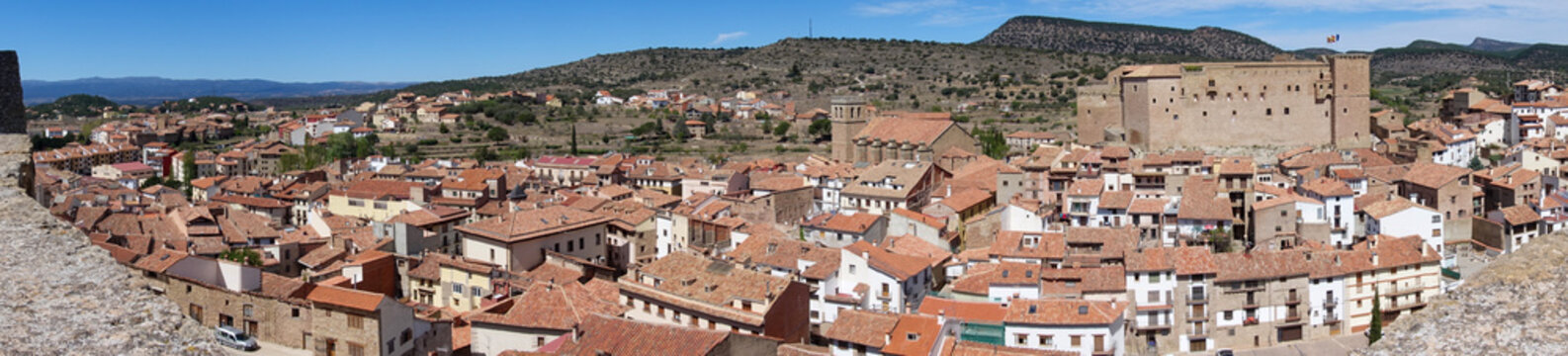 Vista panor&aacute;mica de la ciudad de Mora de Rubielos - Vista del castillo y la iglesia.