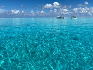 宮古島から船で10分ほど行った場所にあるダイビングポイント「八重干瀬（やびじ）」。