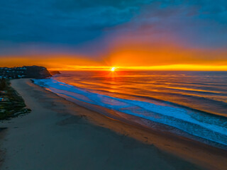 Obraz premium Sunrise at the seaside and lagoon with cloud cover